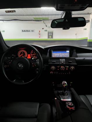 BMW 550i 4.8 SPORT SEDAN V8 32V GASOLINA 4P AUTOMÁTICO BMW 550i 4.8 SPORT SEDAN V8 32V GASOLINA 4P AUTOMÁTICO